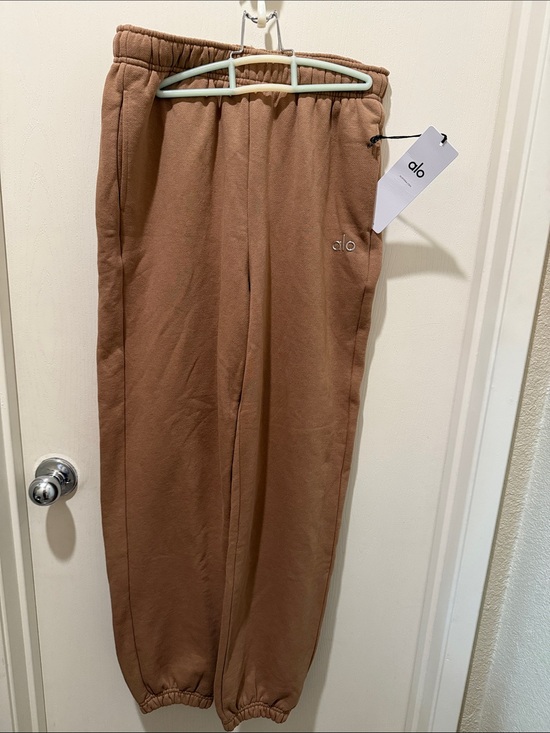 ALO Yoga Other - ALO Yoga Men's Joggers in Warm Brown